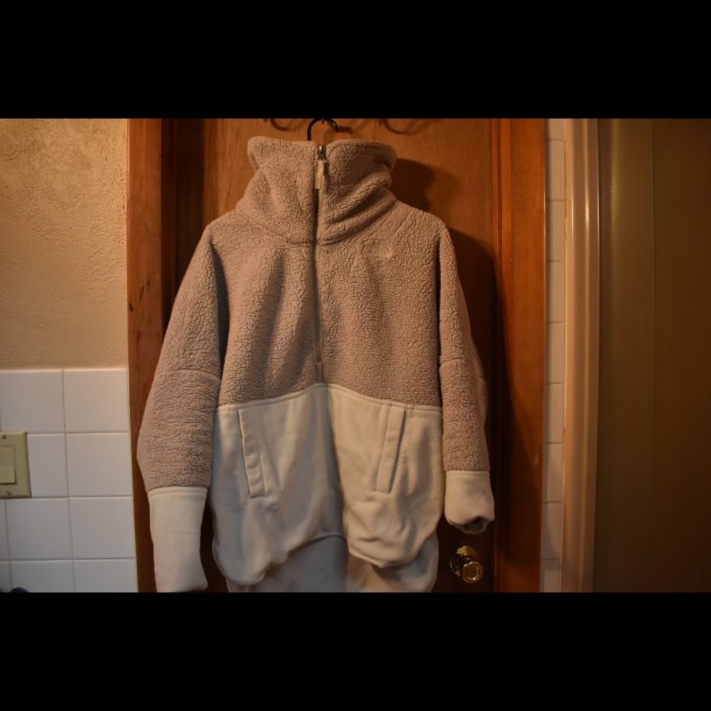 Women’s North Face Jacket Size Small- Great Shape